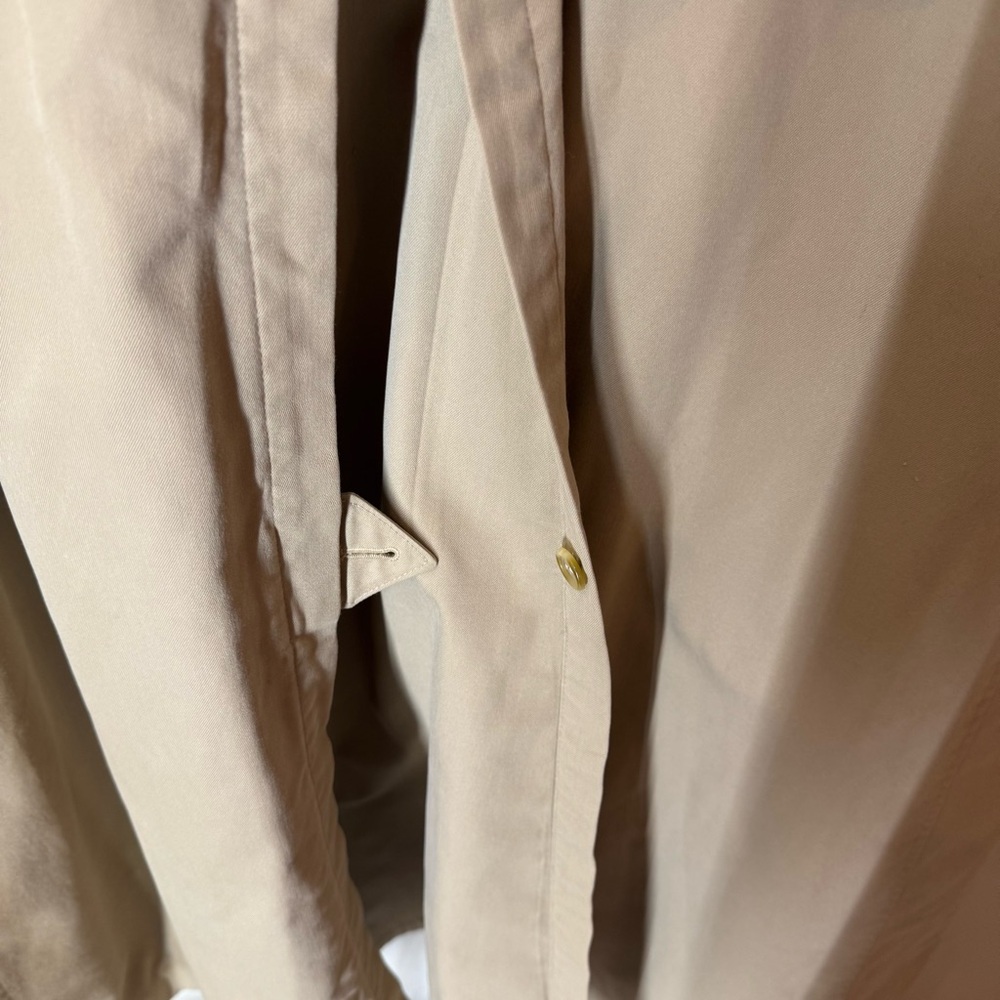 Vintage Women's Burberrys Trench Coat - Picture 8 of 16